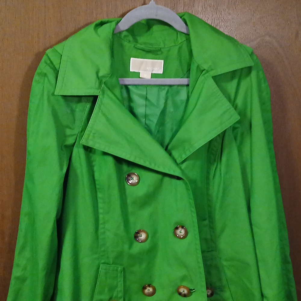Michael Kors Green Trench Coat with Wide Collar and Water-Resistant Fabric